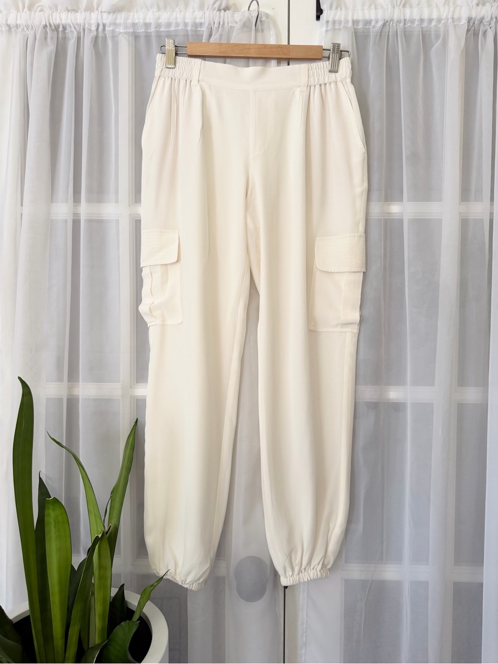 Joie 100% Silk Ivory Cargo Jogger Elastic Back Flat Waist Pants Size XS
